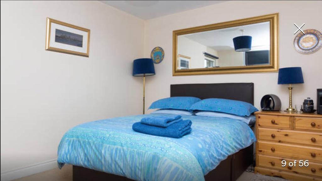 Minerva Way Finnieston Glasgow Room photo